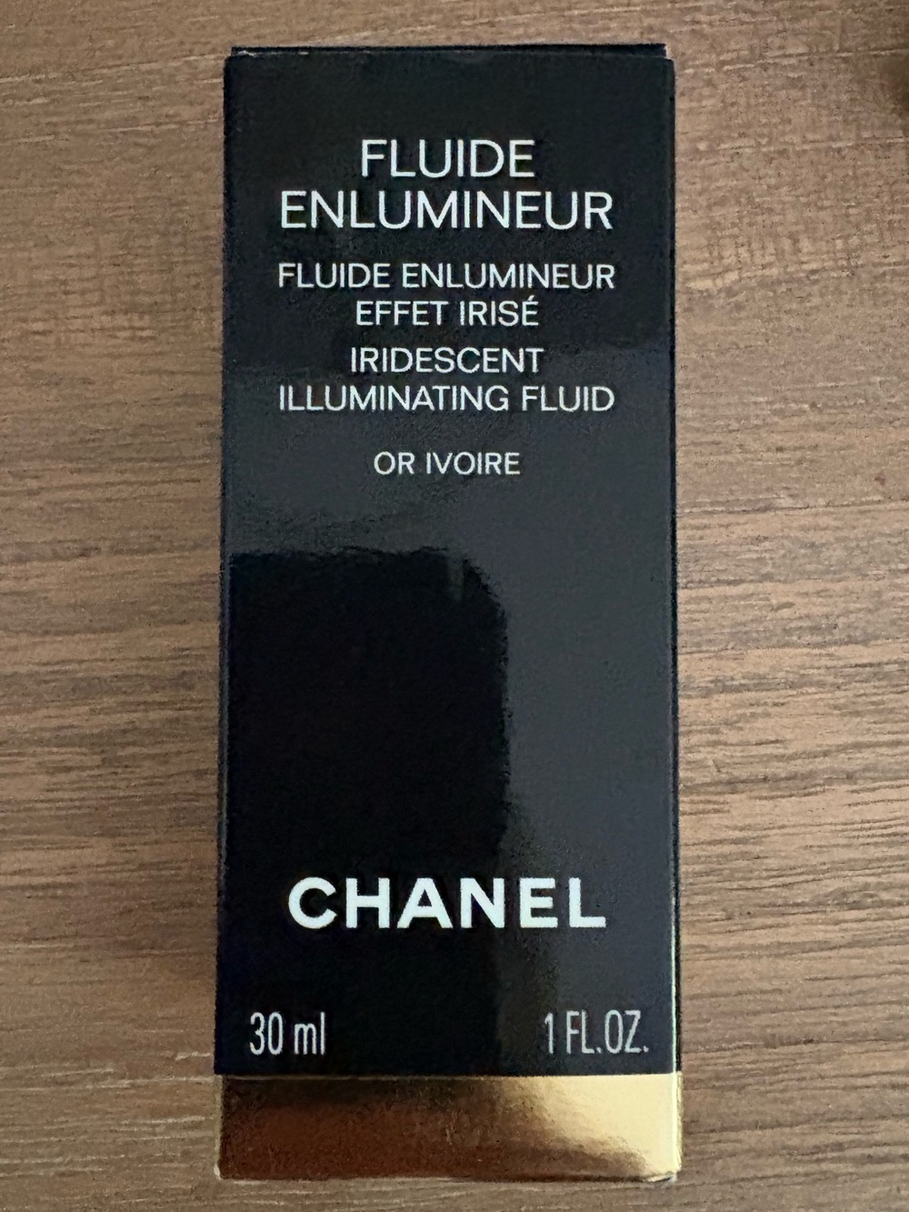 CHANEL Fluide Enlumineur Iridescent Illuminating Fluid - Black & Gold Packaging - Picture 7 of 10